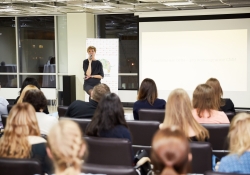 Расстановка в конференц-зале: 5 самых популярных вариантов