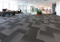 Пол в офисе - ищем решение